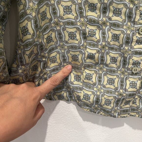 ann taylor Light green Geometrical silk blouse Sz 8 - Picture 3 of 7